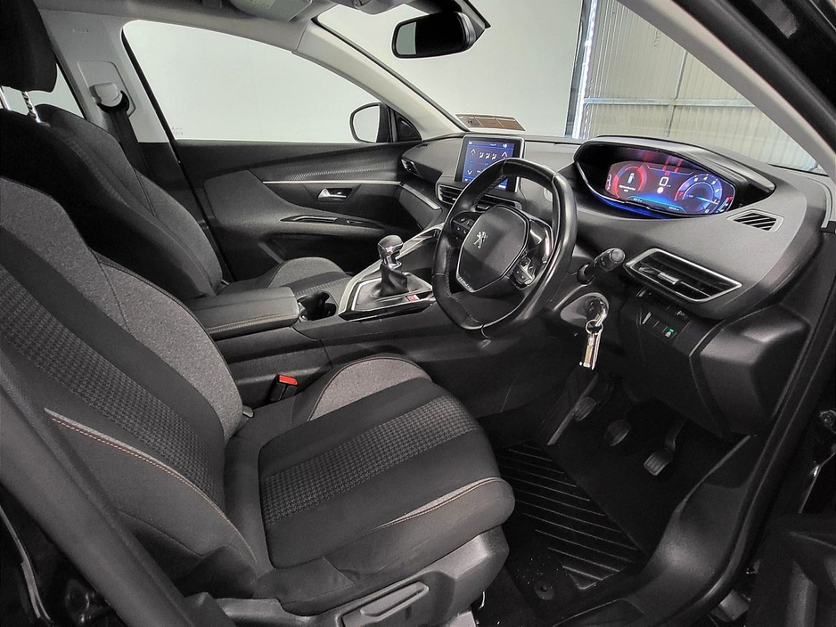 2020 Peugeot 5008 - image 6