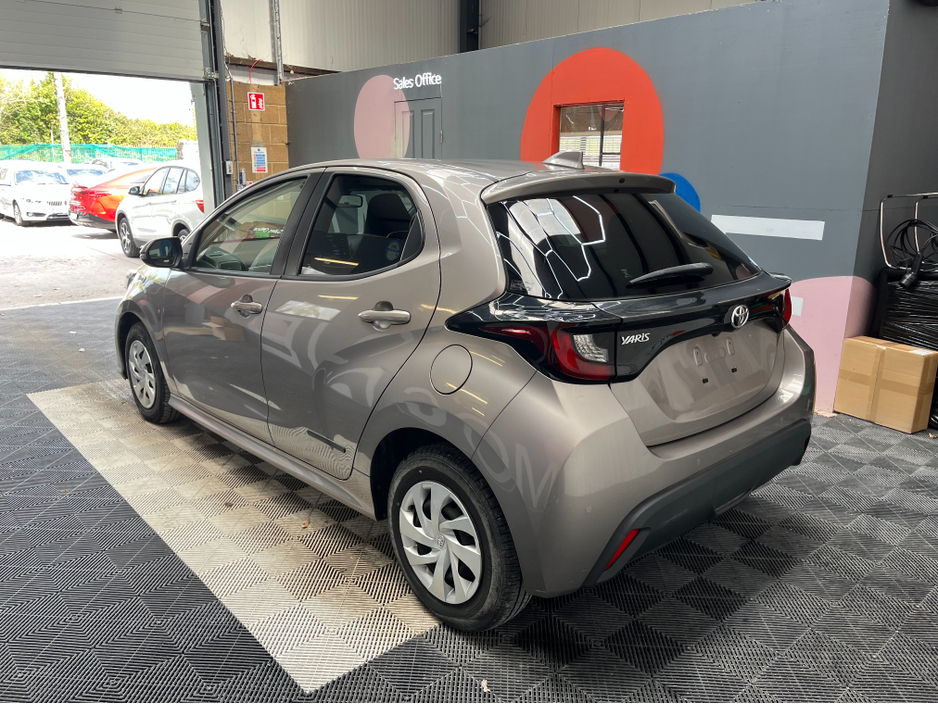 2020 Toyota Yaris - image 4