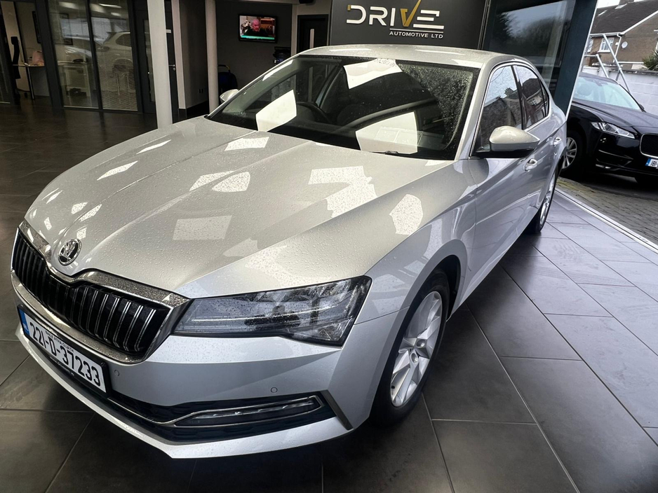 2022 Skoda Superb - image 8