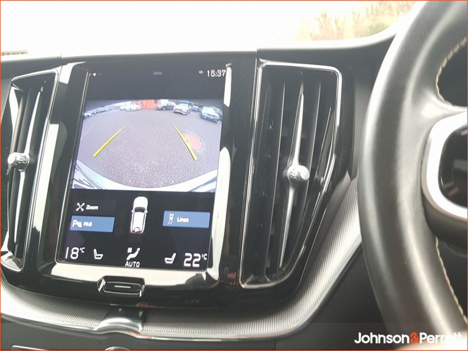 2021 Volvo XC60 - image 22