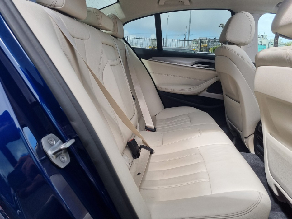 2019 BMW 5 Series - image 32