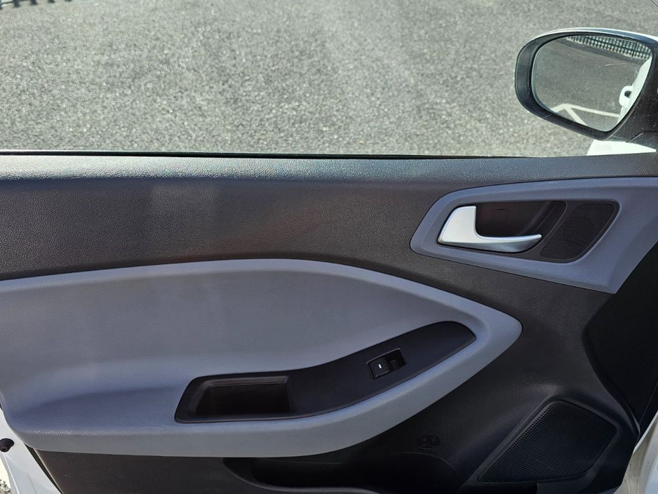 2016 Hyundai i20 - image 14