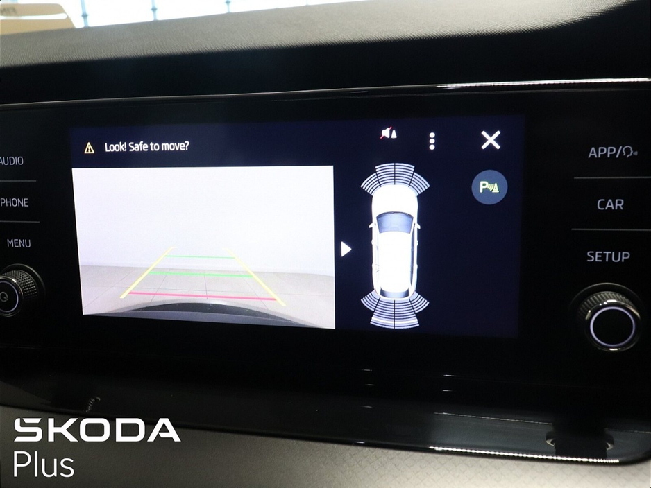 2023 Skoda Octavia - image 16