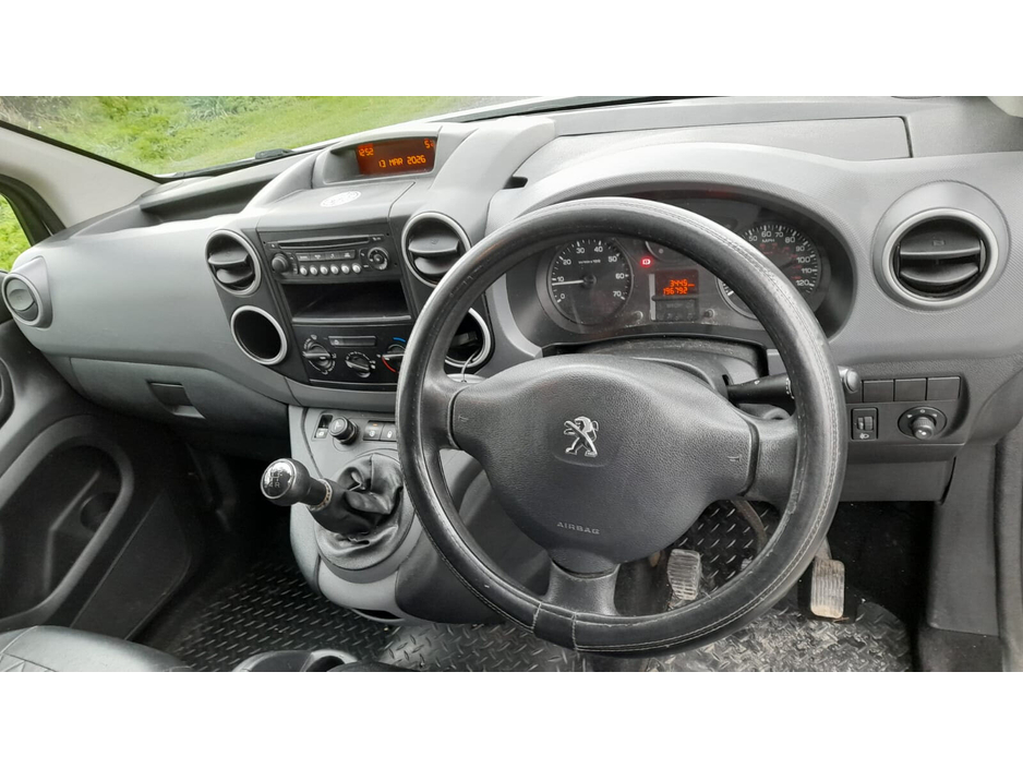 2014 Peugeot Partner - image 6