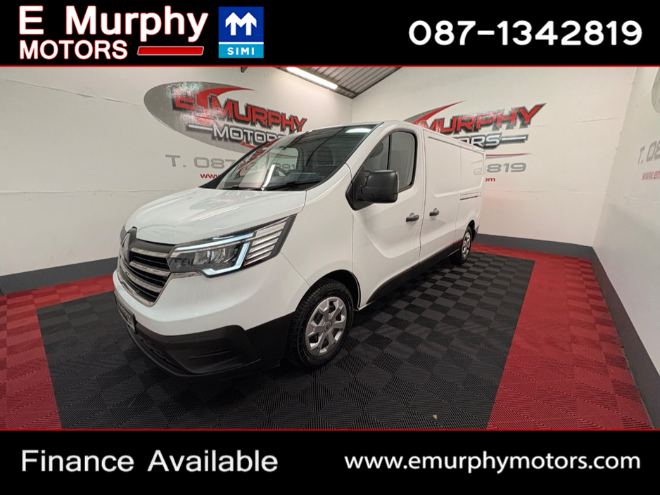 2022 Renault Trafic - image 8