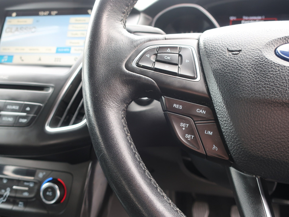 2018 Ford Focus - image 11