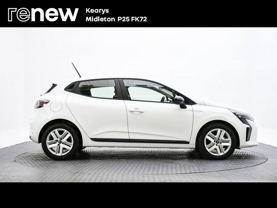 2025 Renault Clio - image 7