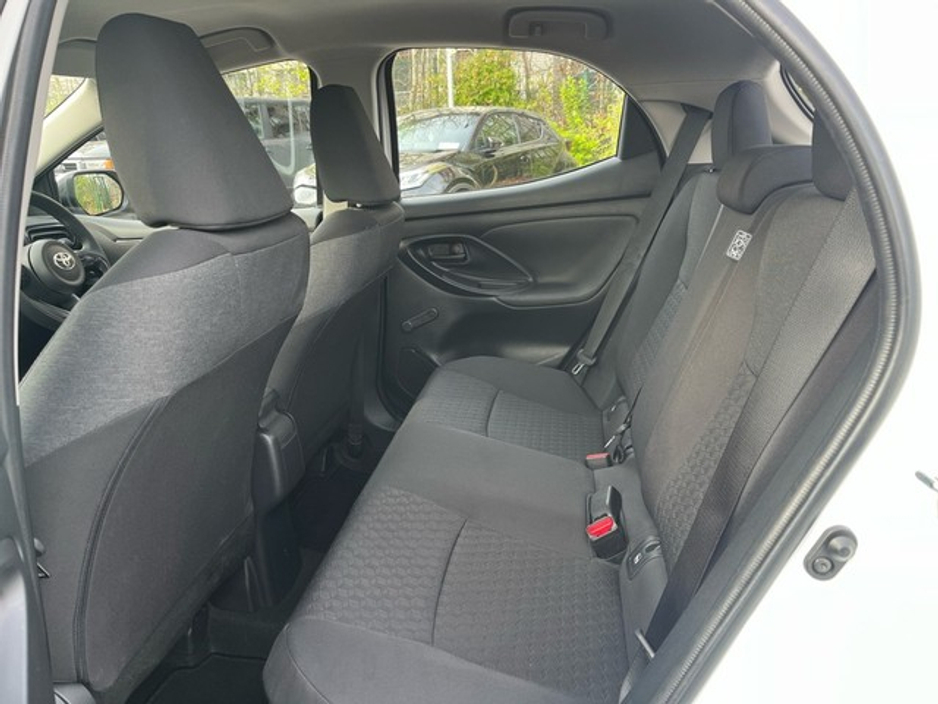 2023 Toyota Yaris - image 7