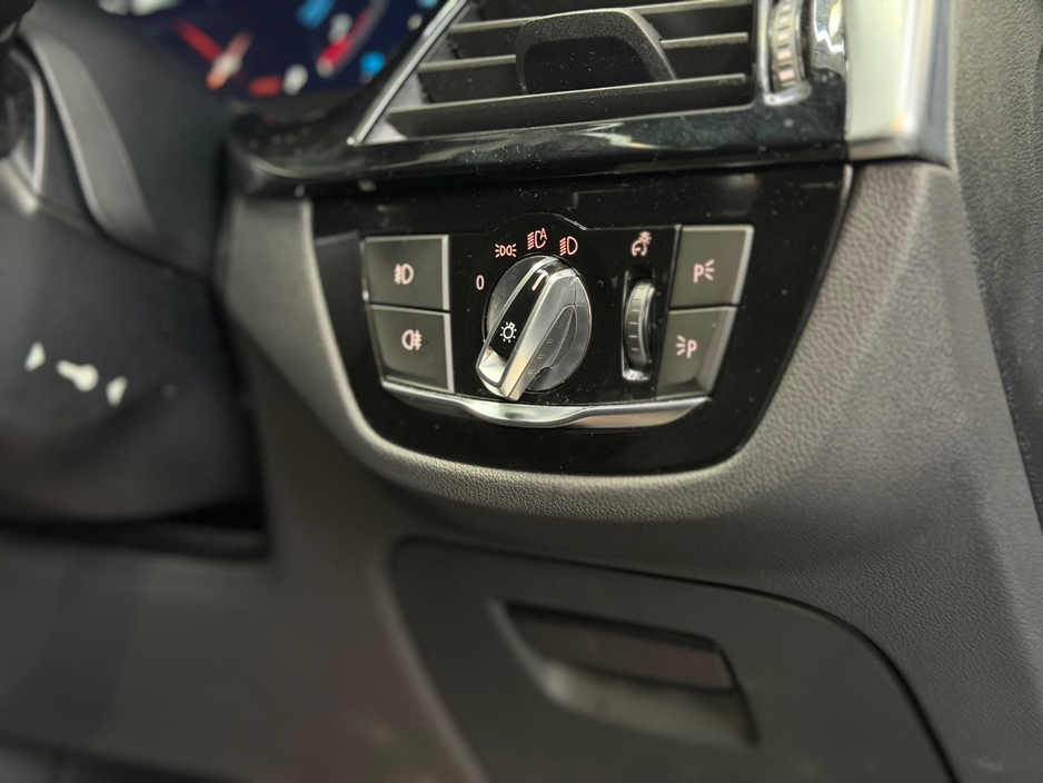 2018 BMW 5 Series - image 22