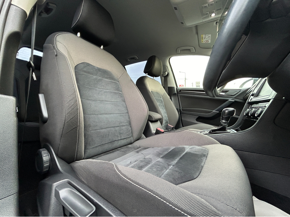 2016 Volkswagen Golf ( 162 REG HI-LINE EDITION PRIVACY GLASS REVERSE CAMERA // PRIVACY GLASS AUTO LOW KLMs €15,750