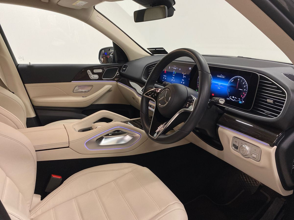 2025 Mercedes-Benz GLE Class - image 9