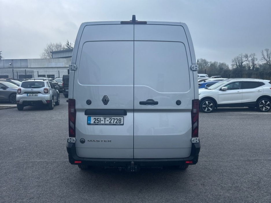 2025 Renault Master - image 6