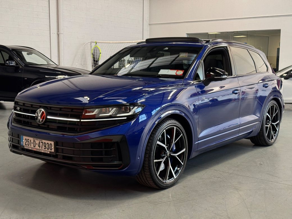 2025 Volkswagen Touareg - image 28