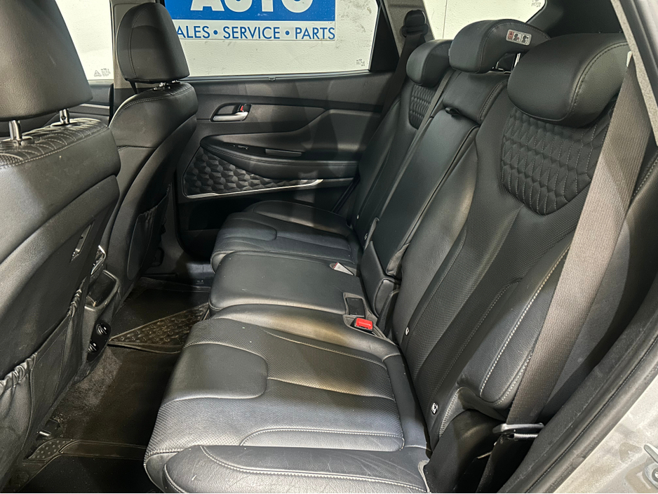 2020 Hyundai Santa Fe - image 9