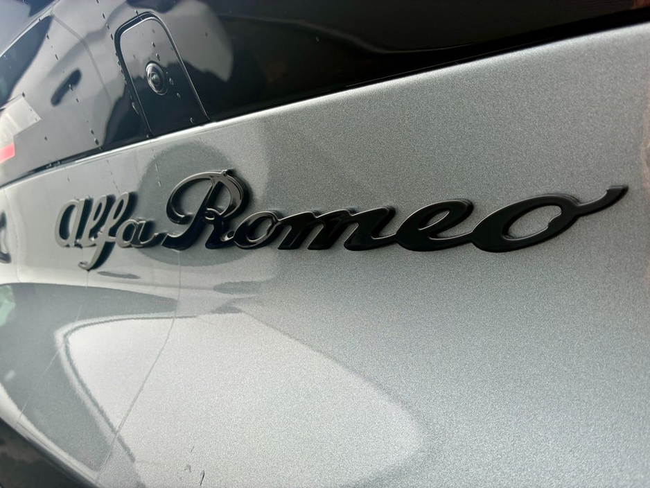 2026 Alfa Romeo Junior Ibrida €44,345