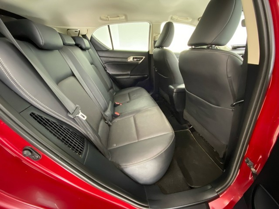 2018 Lexus CT 200 h - image 10