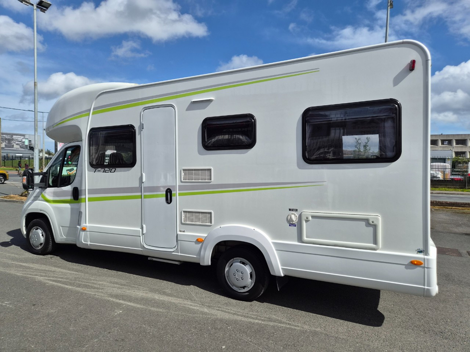 2015 Auto-Trail F-Line - image 8