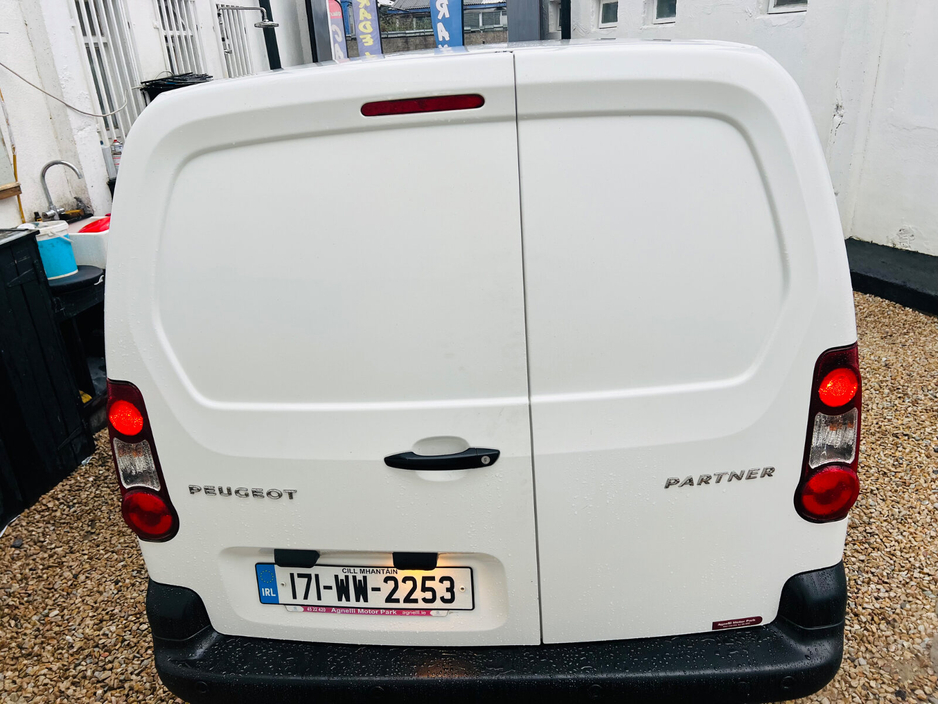 2017 Peugeot Partner  €6,450