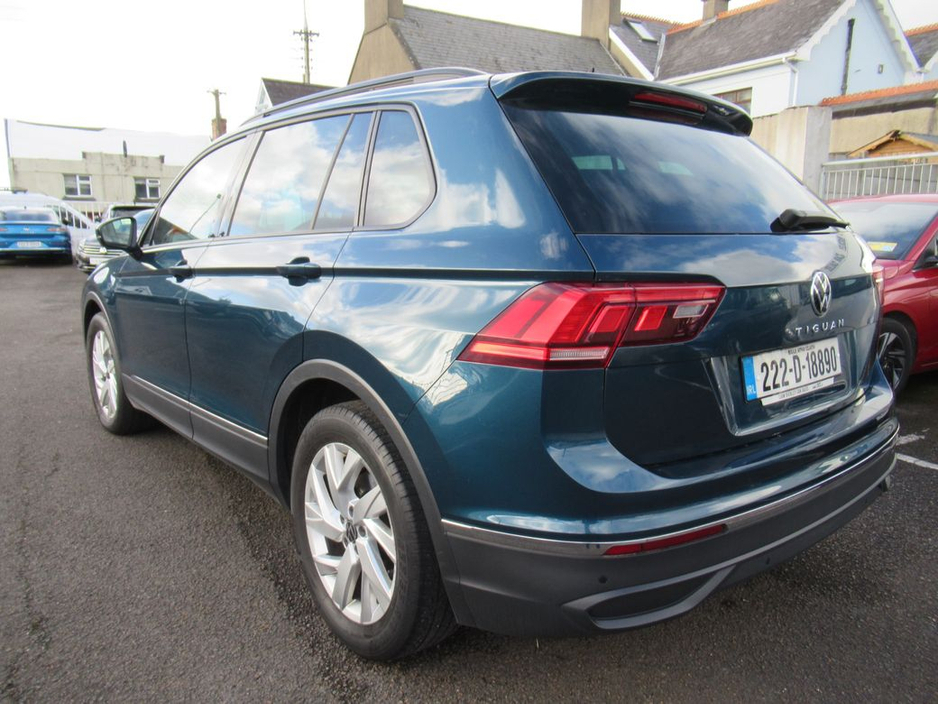 2022 Volkswagen Tiguan - image 6