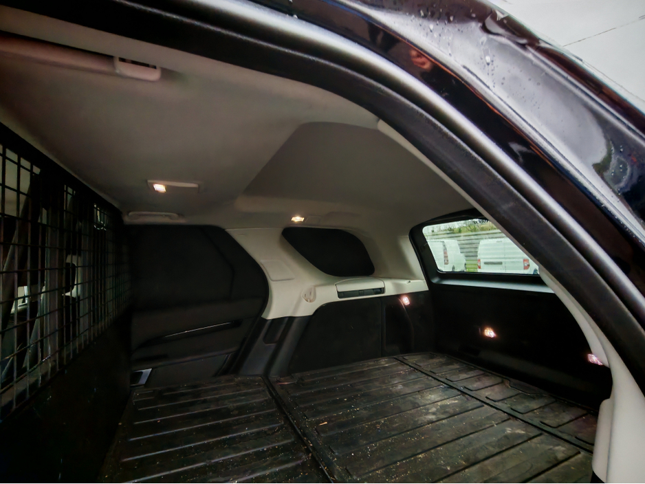 2019 Land Rover Discovery - image 2