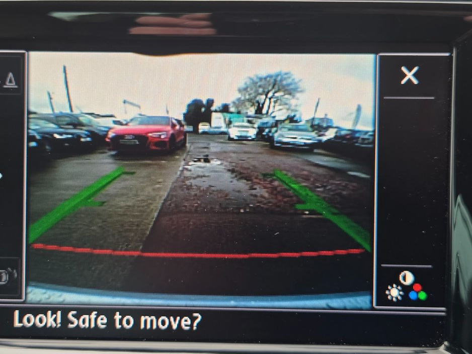 2015 Volkswagen Golf - image 12