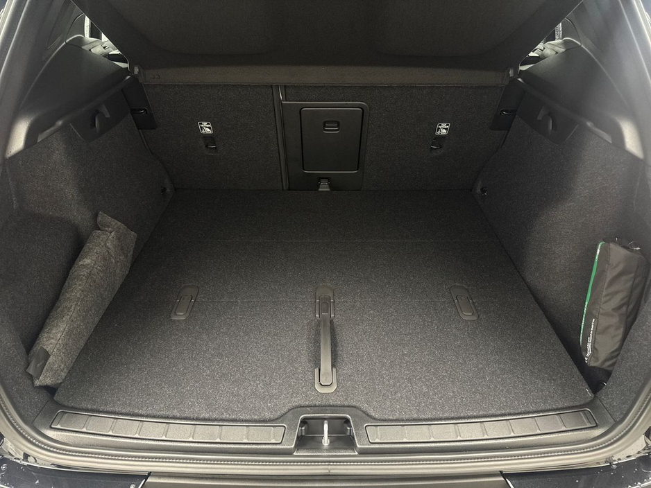 2026 Volvo EX40 - image 9