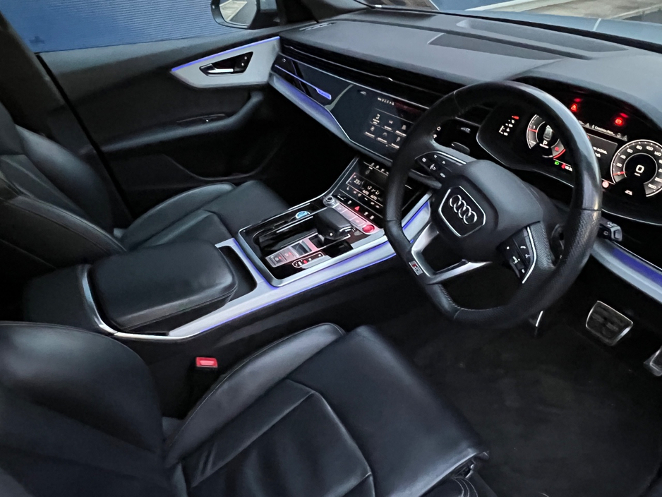 2019 Audi Q8 - image 16