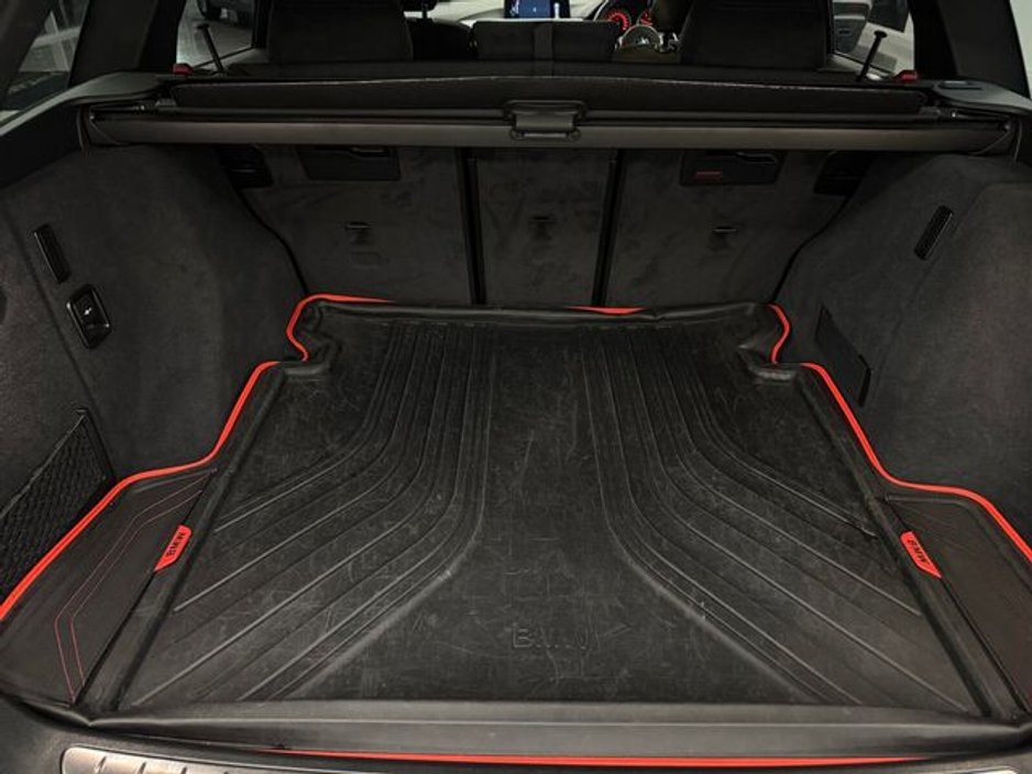 2015 BMW 3 Series - image 18