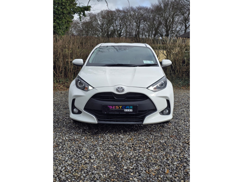 2022 Toyota Yaris - image 4