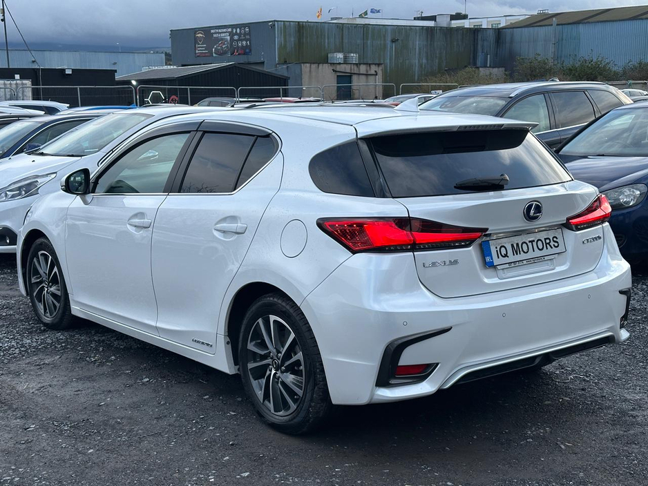 2019 Lexus CT 200 h - image 4