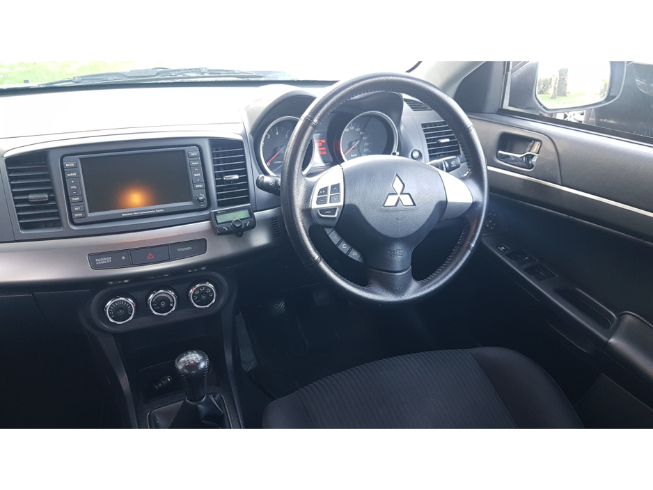 2015 Mitsubishi Lancer - image 7