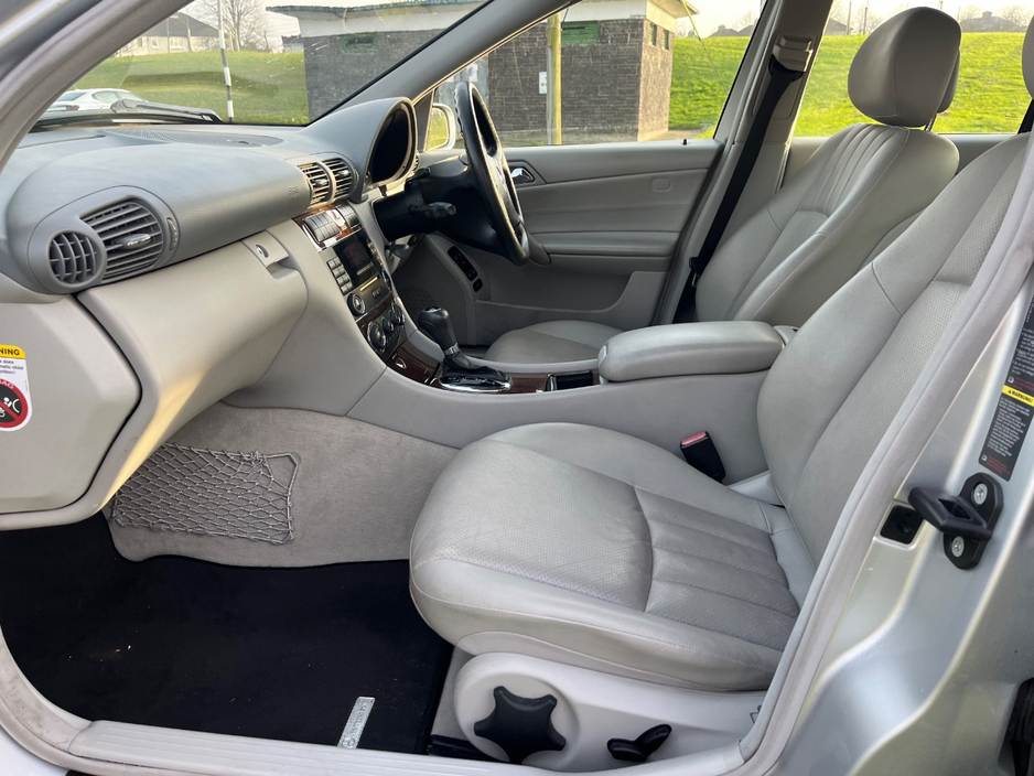 2006 Mercedes-Benz C Class - image 13