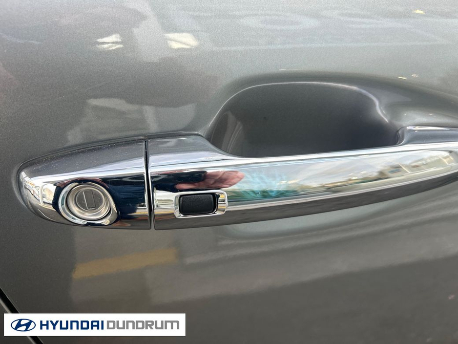 2020 Kia Niro - image 13