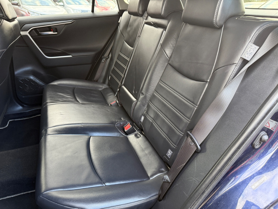 2020 Toyota Rav4 - image 10