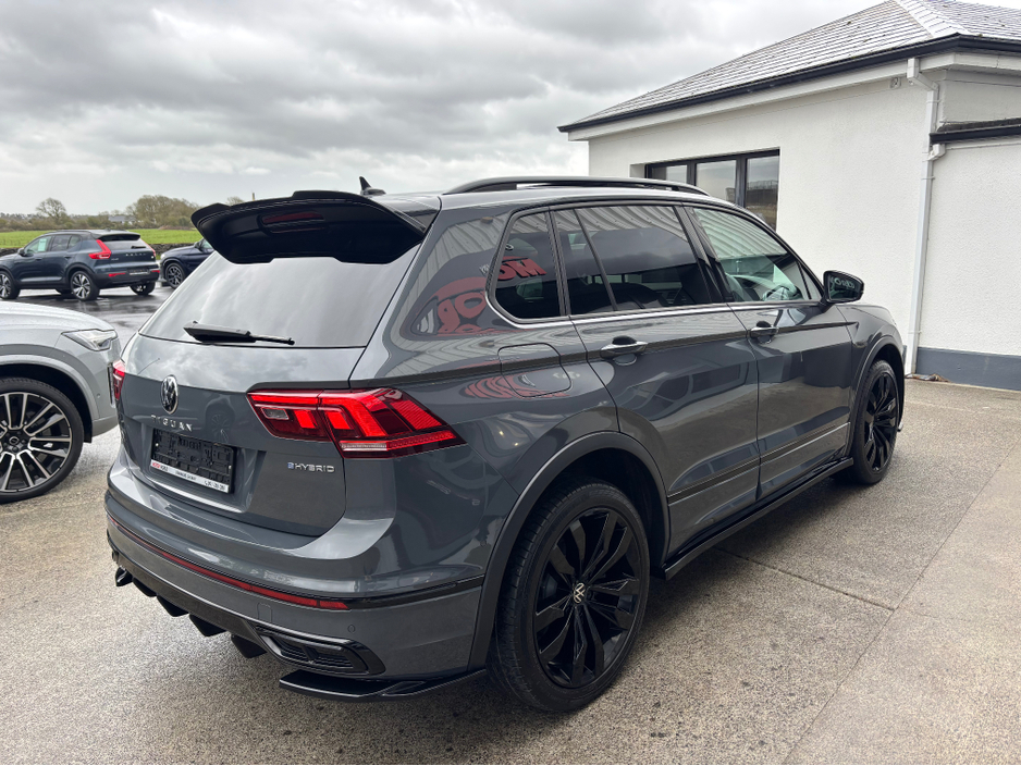 2024 Volkswagen Tiguan - image 4