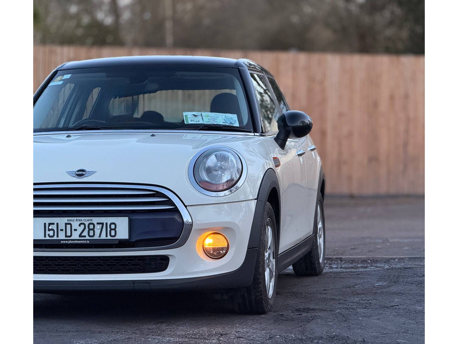 2015 MINI Hatch - image 2