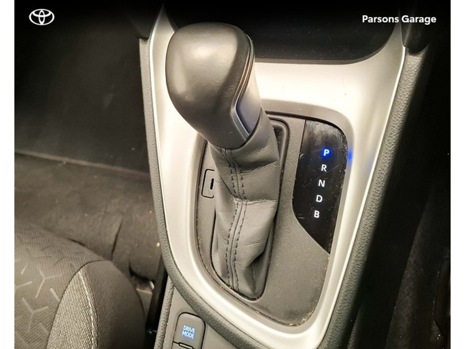 2023 Toyota Yaris Cross - image 10