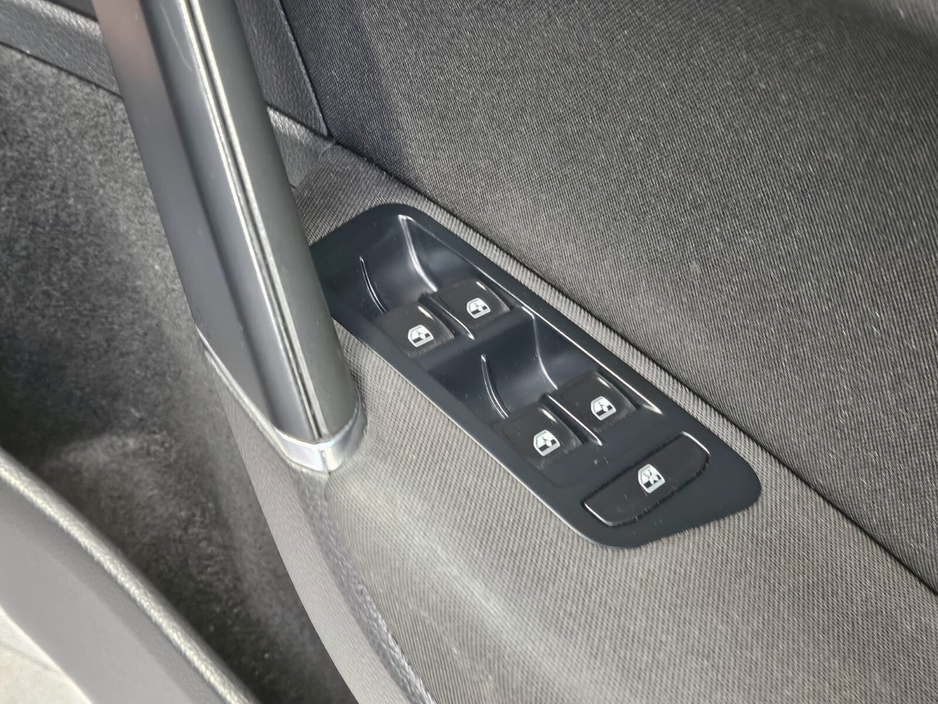 2017 Volkswagen Golf - image 7