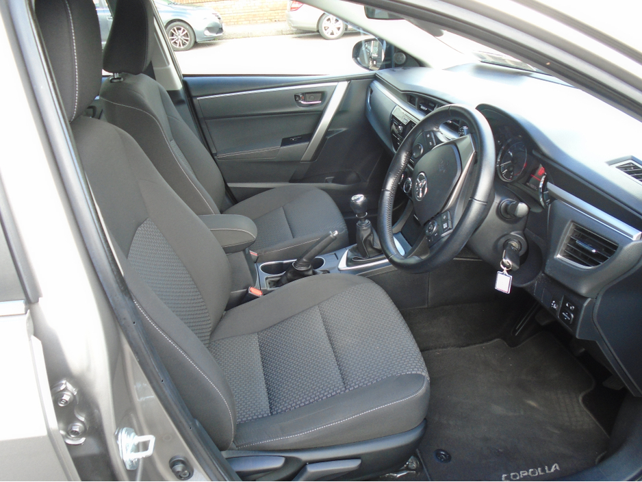 2016 Toyota Corolla - image 7