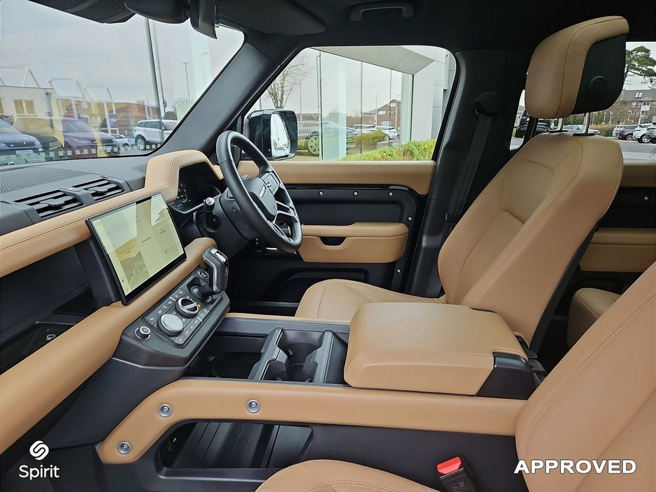2025 Land Rover Defender 2.0 PHEV X-Dynamic SE €109,950