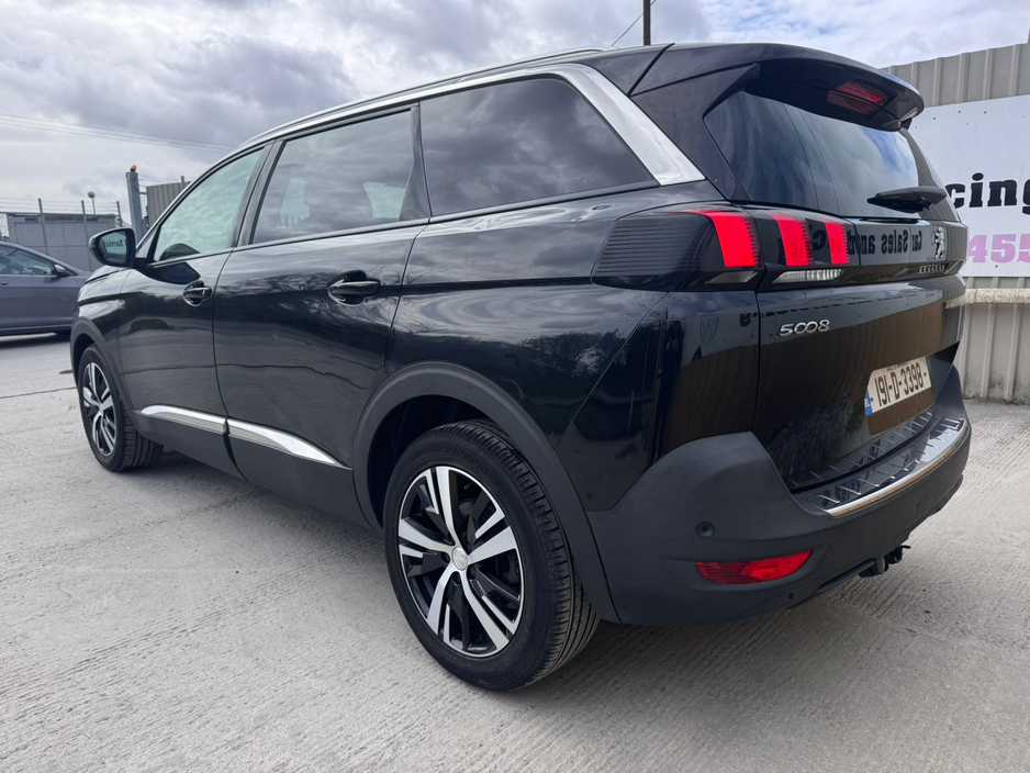2019 Peugeot 5008 - image 3