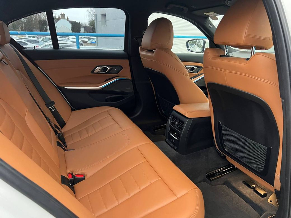 2021 BMW 3 Series 330e M-SPORT COMPETITION 2.0 * VERY LOW MILEAGE * // FULL SERVICE HISTORY // NEW 20" M3 COMP ALLOYS // LEATHER M-SPORT INTERIOR €36,900