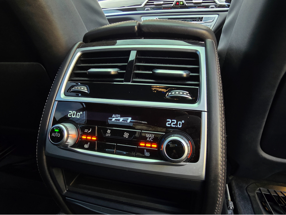 2018 BMW 7 Series - image 13