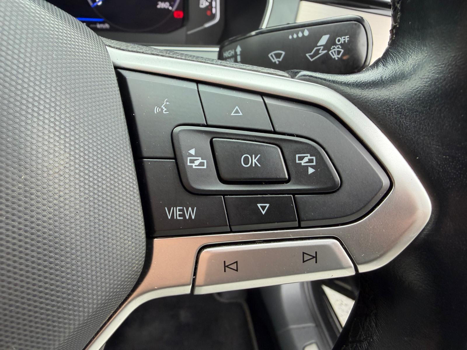 2021 Volkswagen Passat - image 15