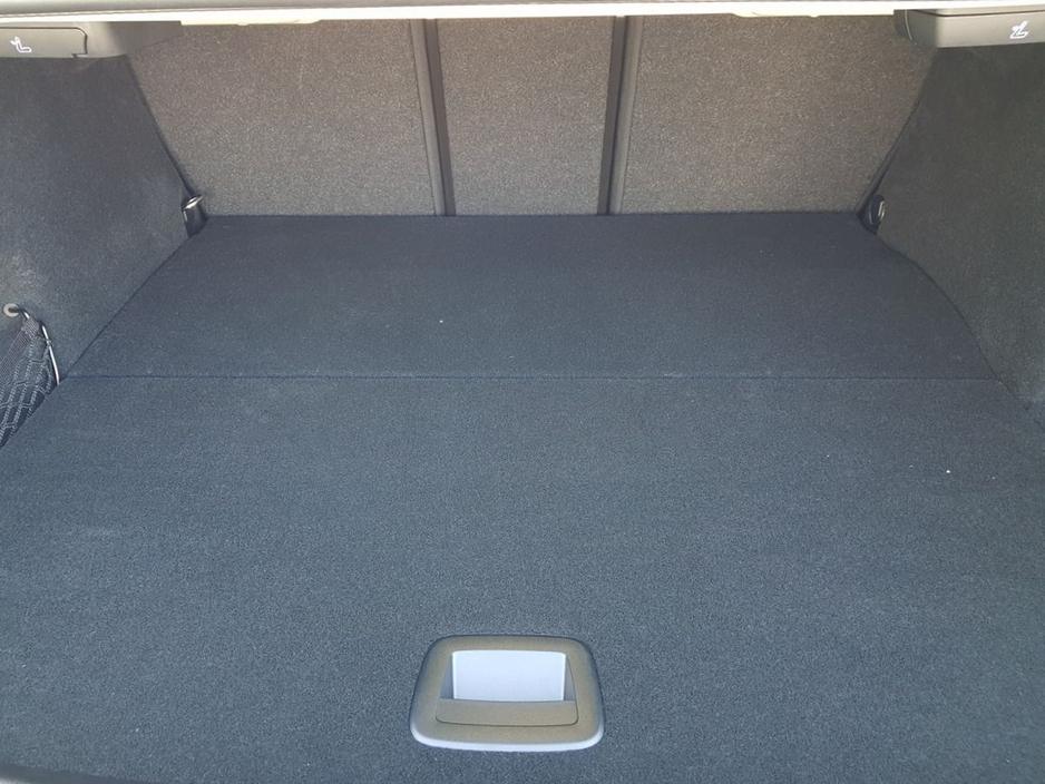 2025 BMW 3 Series - image 13