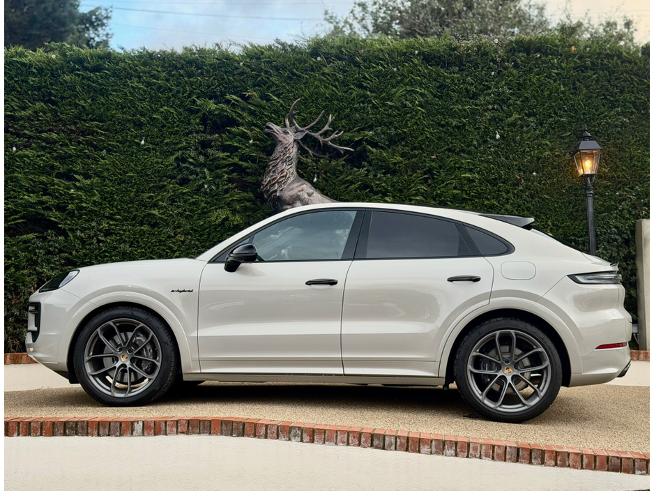 2024 Porsche Cayenne - image 8