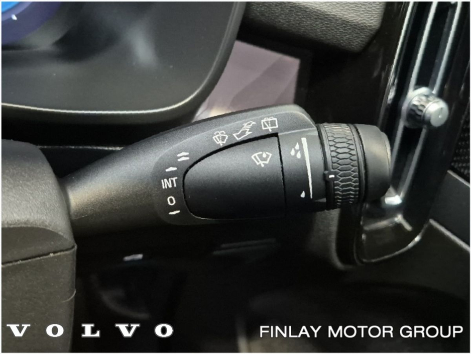 2022 Volvo XC40 - image 15