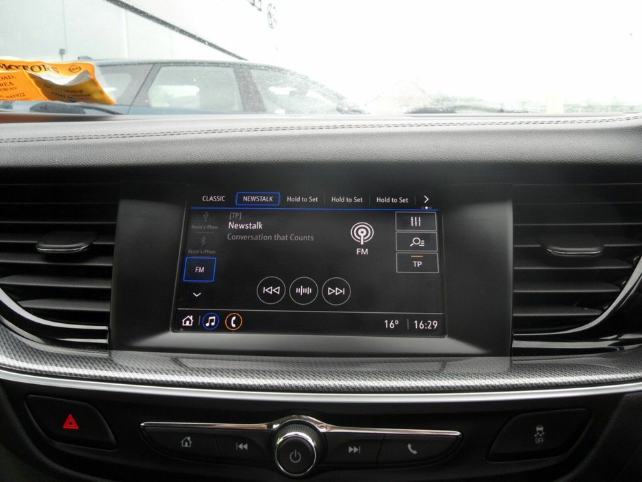 2022 Opel Insignia - image 7