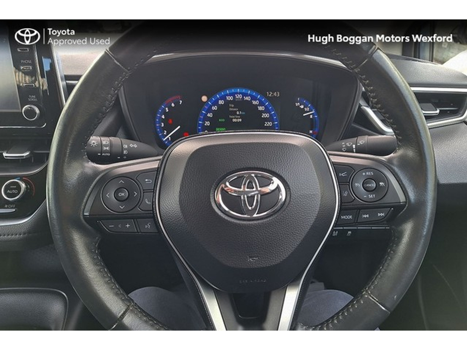 2021 Toyota Corolla HYBRID, REALLY LOW MILEAGE! €22,995