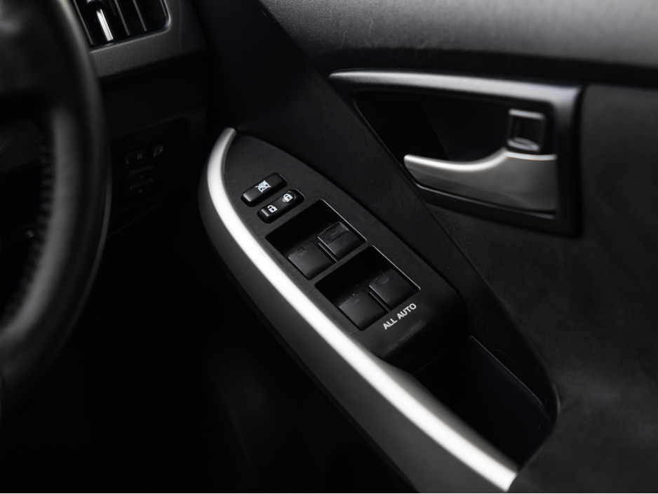 2015 Toyota Prius - image 18